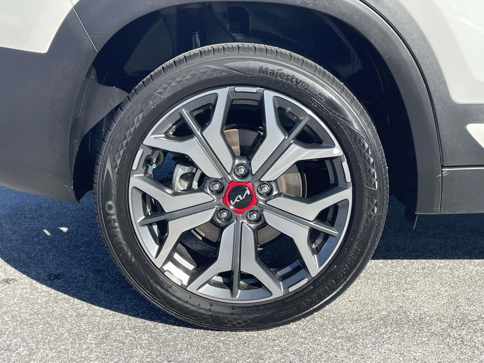 Used 2023 Snow White Pearl Kia SX image 31