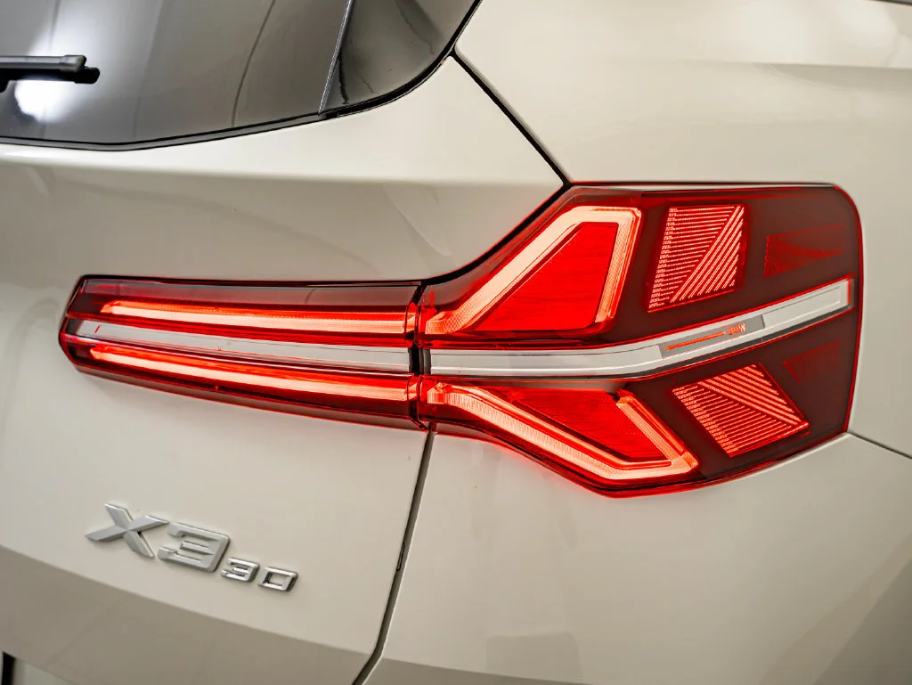 New 2026 Mineral White Metallic BMW 30 xDrive image 7