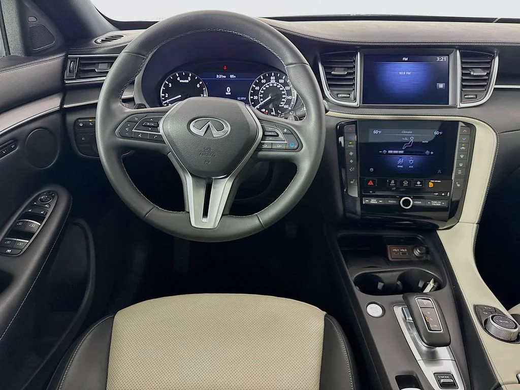 Certified Used 2024 White INFINITI LUXE image 31