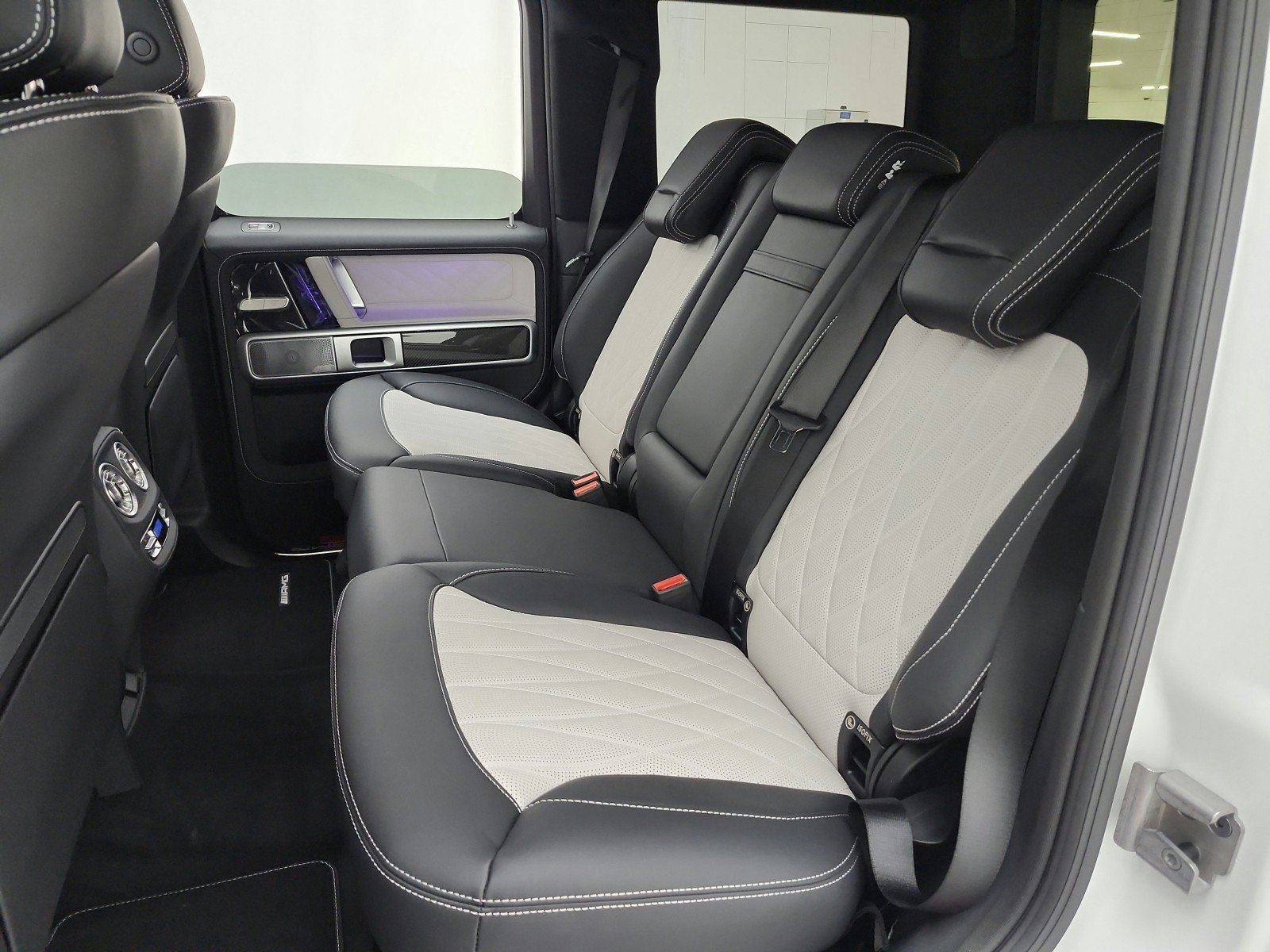 New 2026 MANUFAKTUR Moonlight White Magno Mercedes-Benz AMG® G 63 SUV image 42
