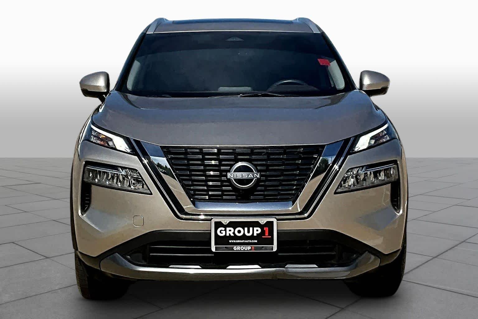 Used 2023 Champagne Silver Metallic Nissan SL image 4