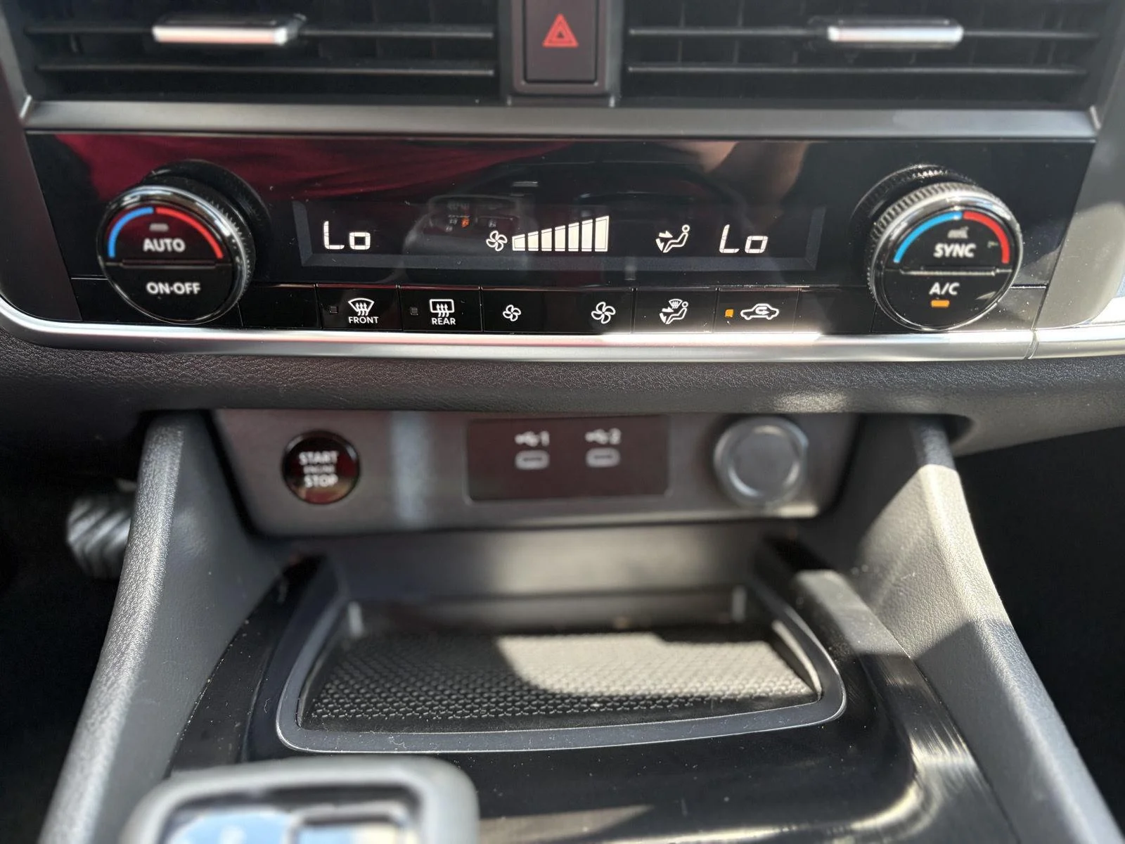 Used 2025 Deep Ocean Blue Pearl Nissan SV image 27
