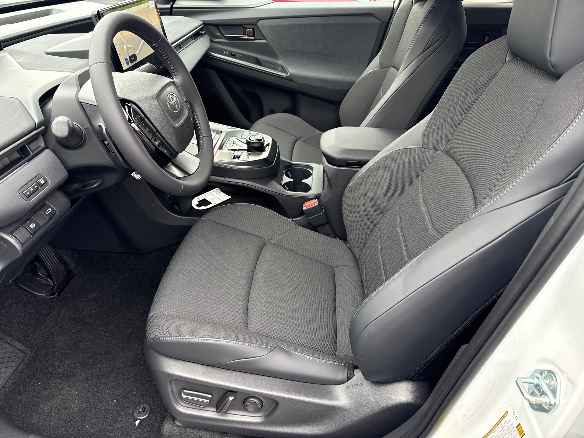 New 2026 Wind Chill Pearl <sup>1</sup> Toyota  SE image 23