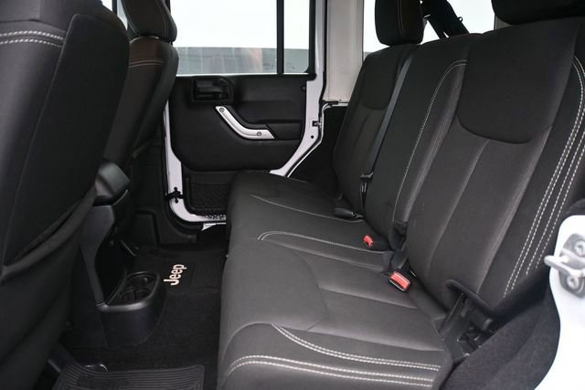 Used 2016 White Jeep Sahara image 11