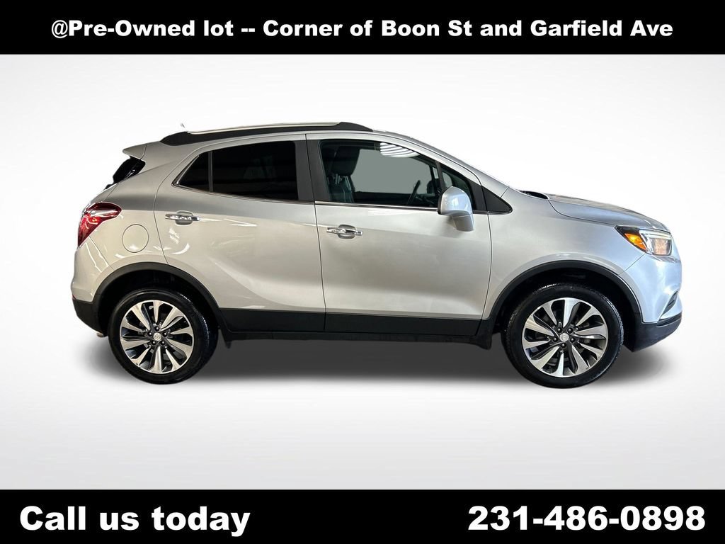 Used 2022 Quicksilver Metallic Buick Preferred image 6