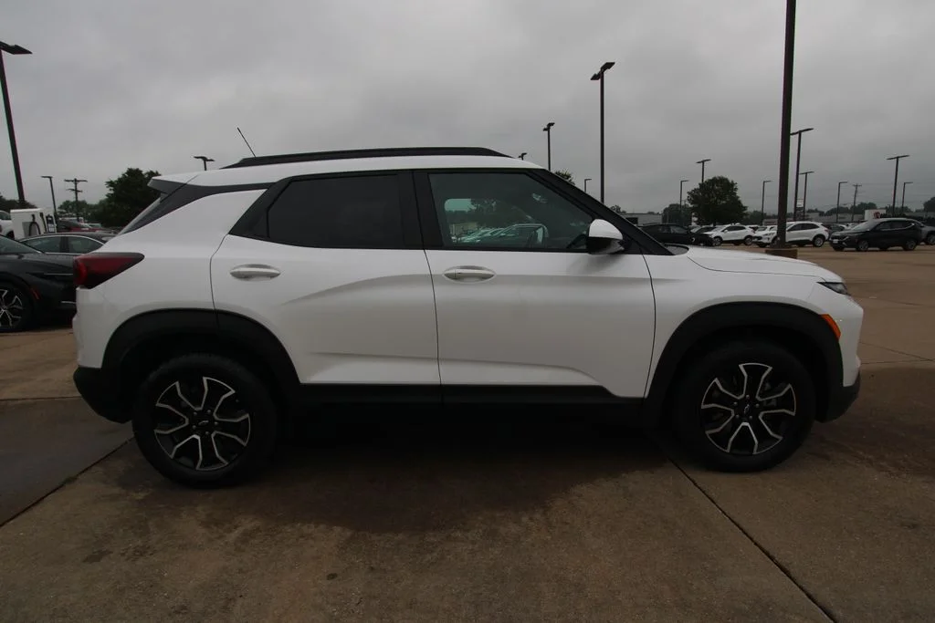 Used 2025 Beige Chevrolet ACTIV image 4