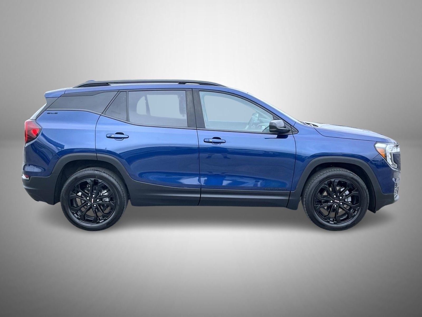 Used 2022 Blue GMC SLE image 4