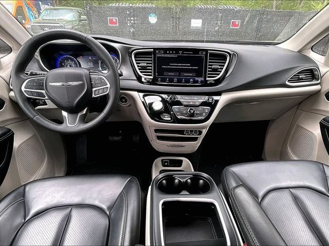 Used 2023 Silver Chrysler Touring L image 16