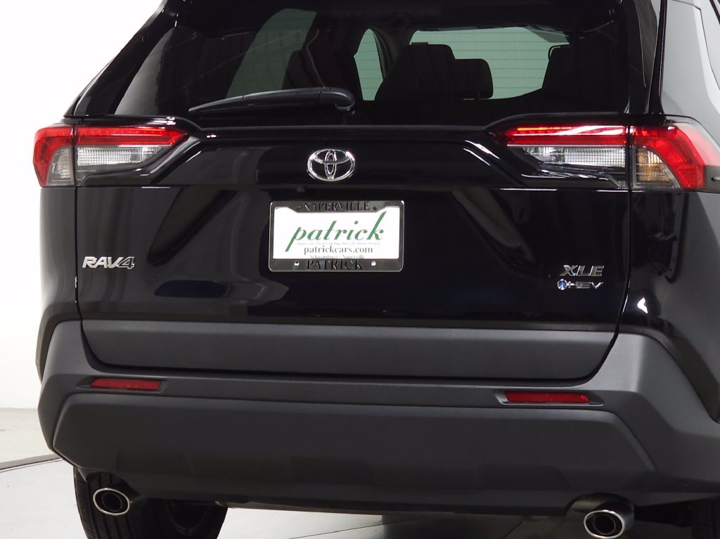 Used 2025 Black Toyota XLE Premium image 7