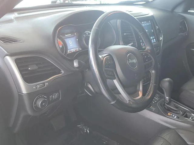 Certified Used 2021 Black Jeep Latitude Lux image 9