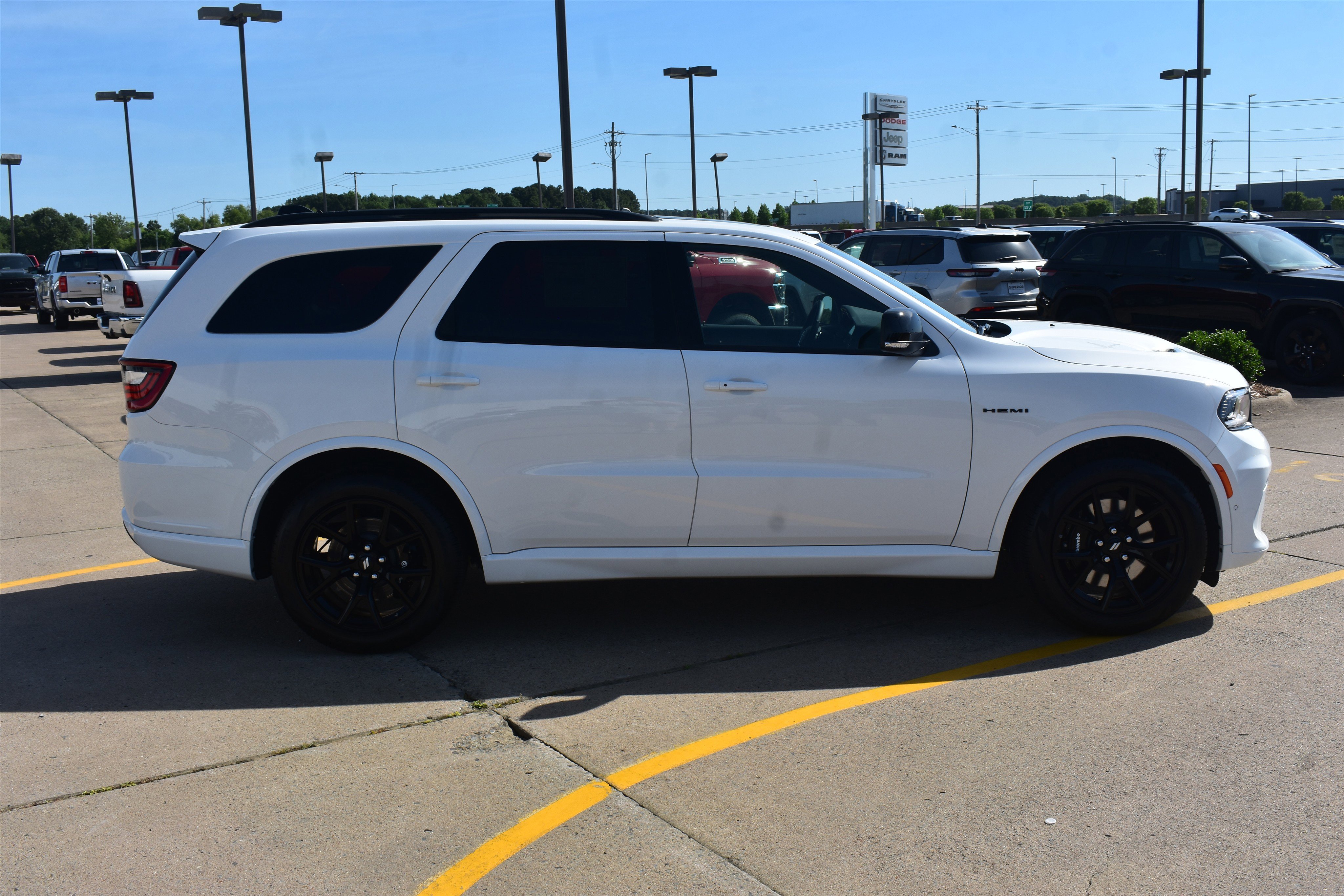 New 2026 White Knuckle Clear-Coat Exterior Paint Dodge GT Plus HEMI V8 image 4