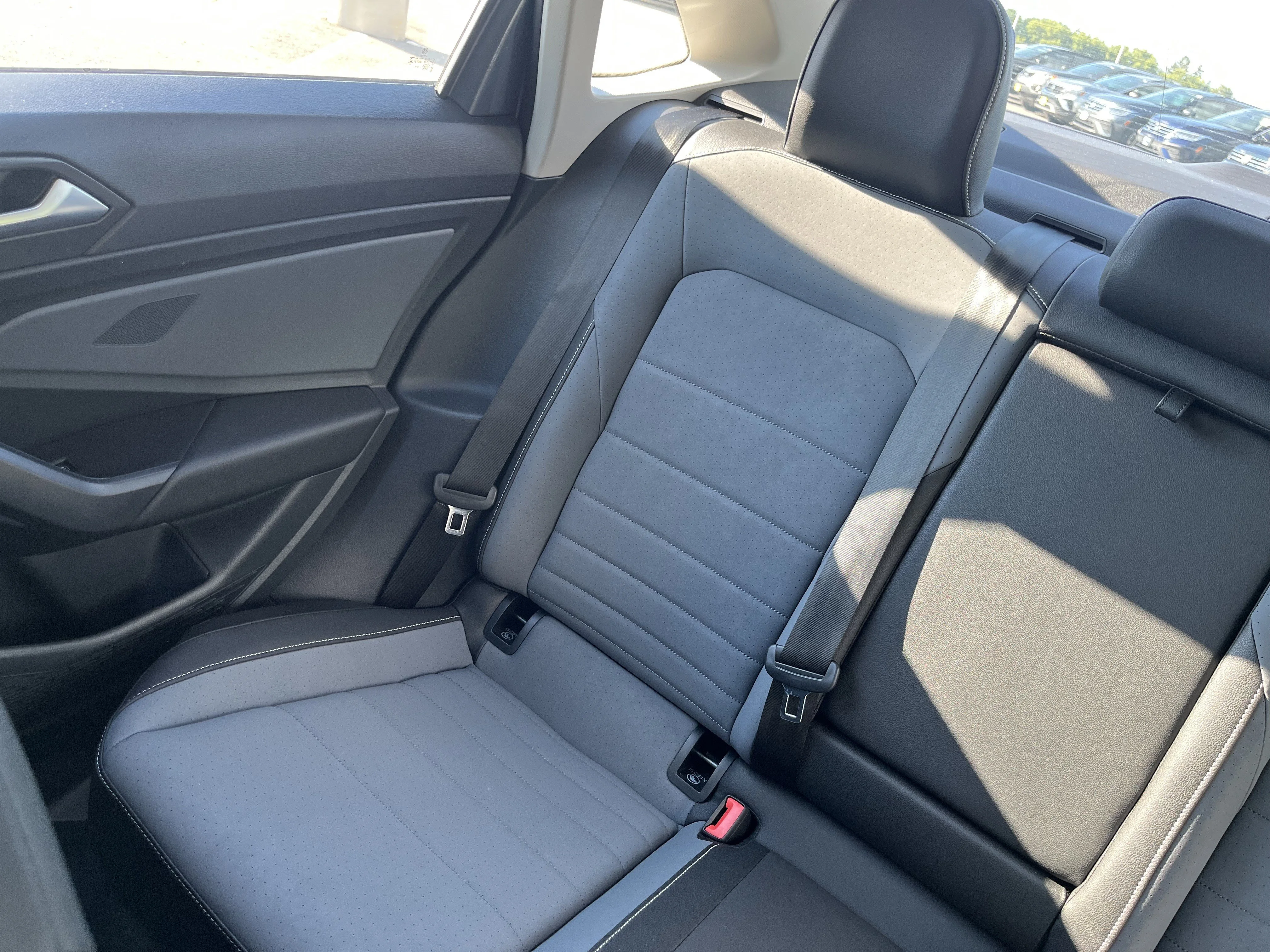 Used 2025 Platinum Gray Metallic Volkswagen SE image 22