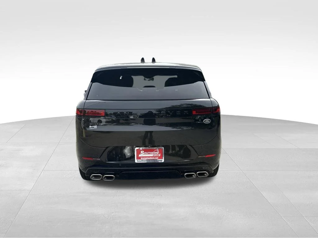 Used 2023 Black Land Rover First Edition image 4