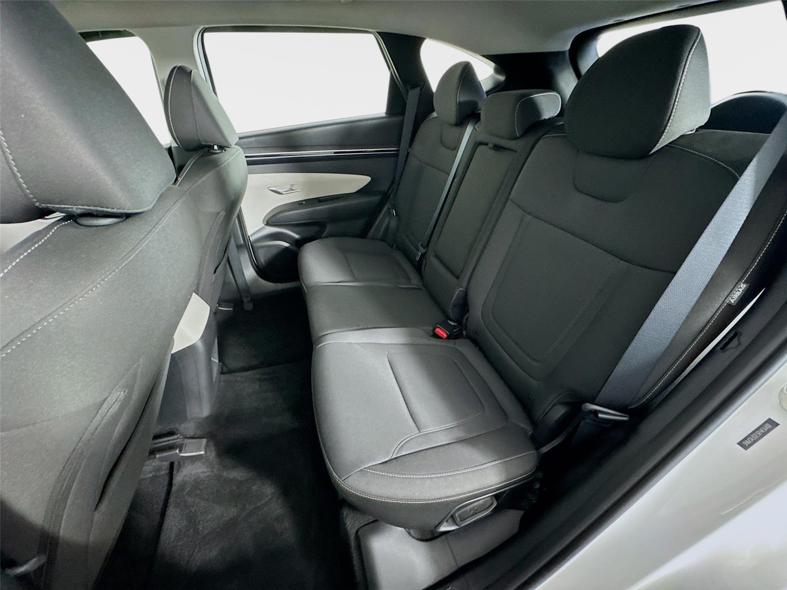 Used 2024 White Pearl Hyundai SE image 20