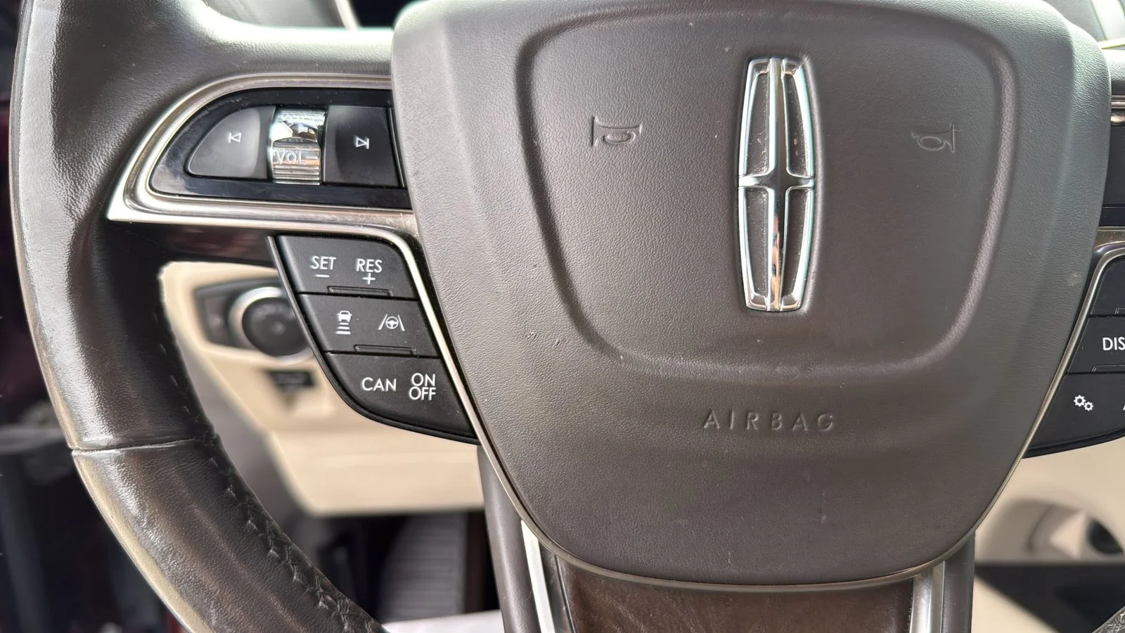 Used 2019 Red Lincoln Reserve image 16