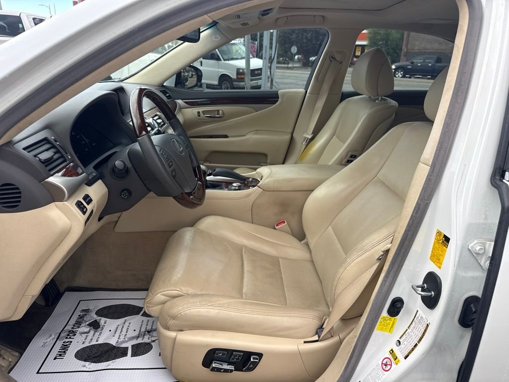 Used 2014 White Lexus 460 image 11