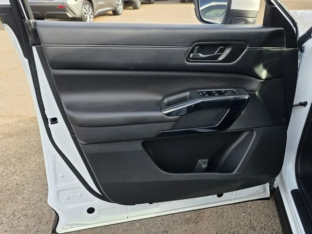 2025 Nissan Pathfinder SV - Photo 19
