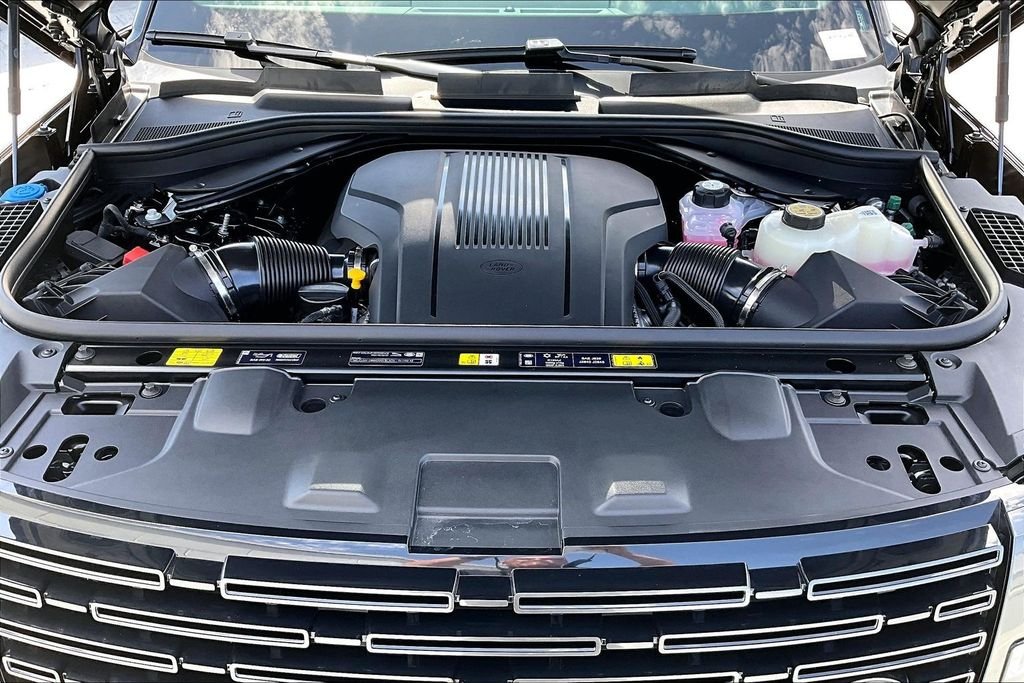 New 2026  Land Rover SE LWB 7-Seats / V8 image 13