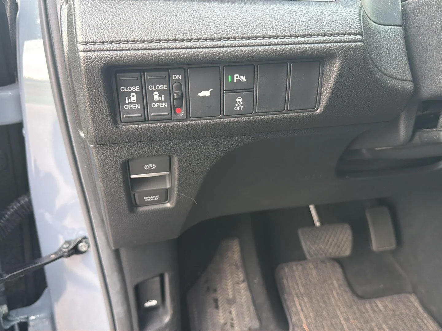 Used 2025 Sonic Gray Pearl Honda Touring image 17