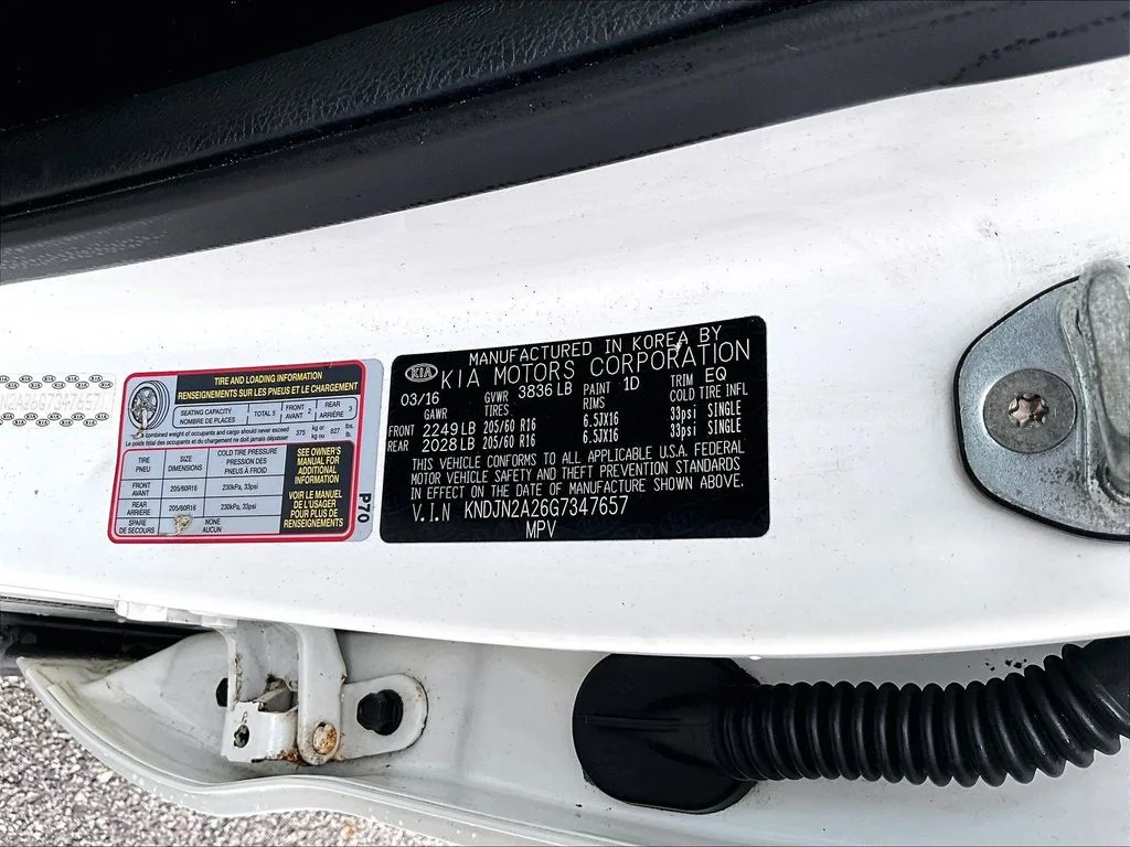 Used 2016 White Kia Base image 36
