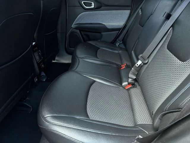 Used 2024 Silver Jeep Latitude image 19