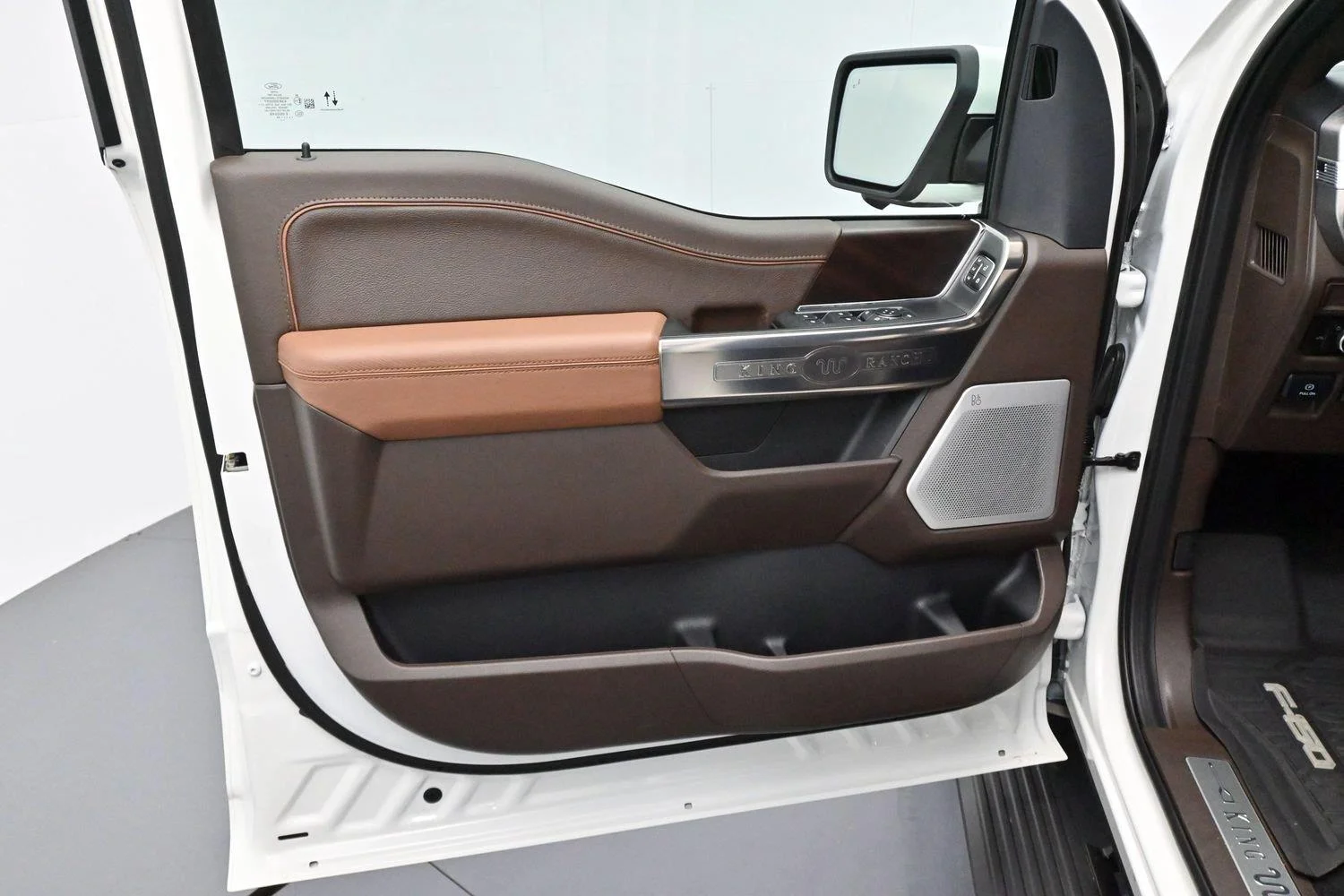 Used 2026 Star White Metallic Tri-coat Ford King Ranch image 10
