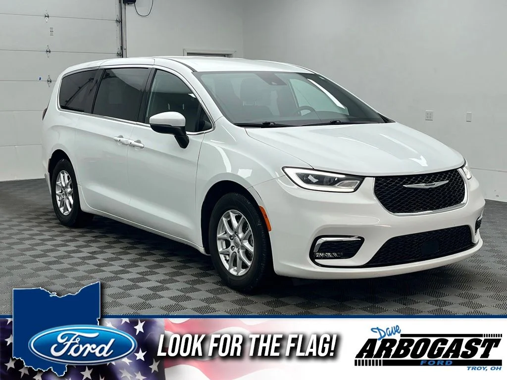 Used 2023 White Chrysler Touring image 1
