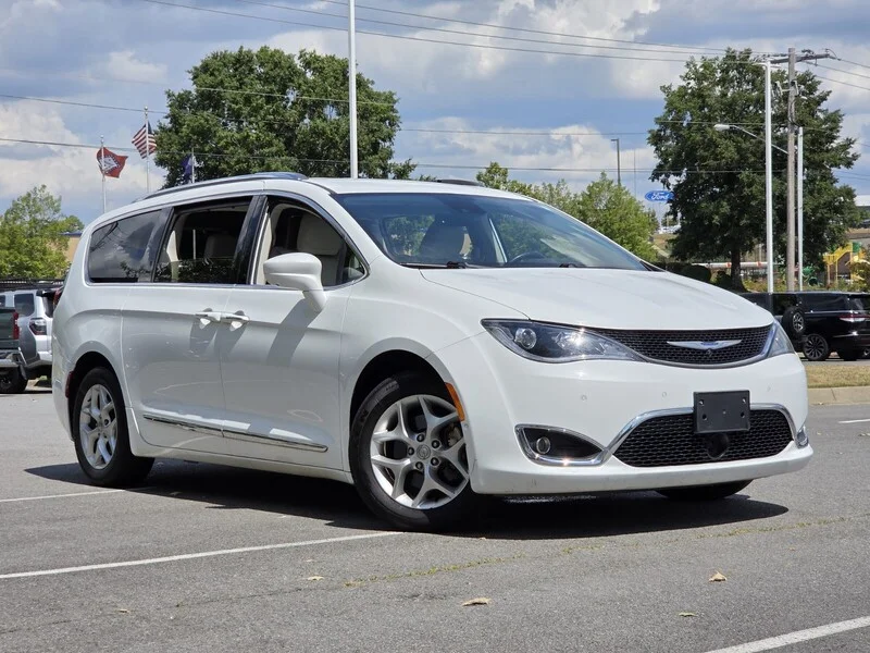 Used 2019 Bright White Clearcoat CHRYSLER TOURING L PLUS image 21