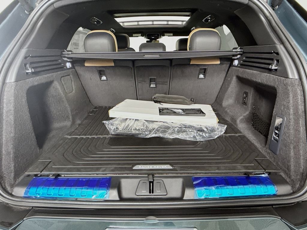 New 2026 Giola Green Land Rover Dynamic SE image 27