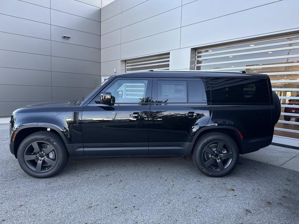 New 2026 Santorini Black Land Rover S image 4