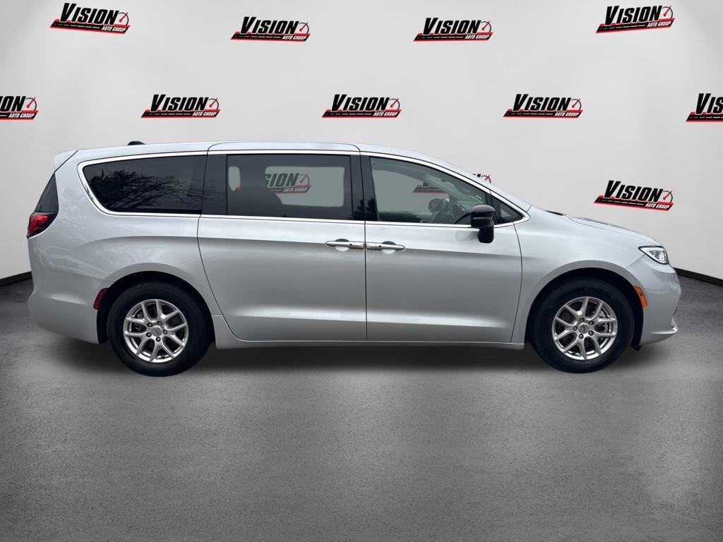 Used 2024 Silver Chrysler Touring L image 4