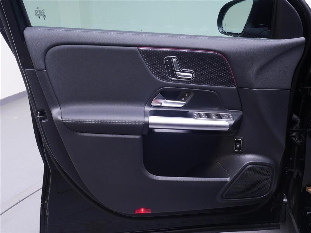 Used 2025 Night Black Mercedes-Benz GLA 250 image 15