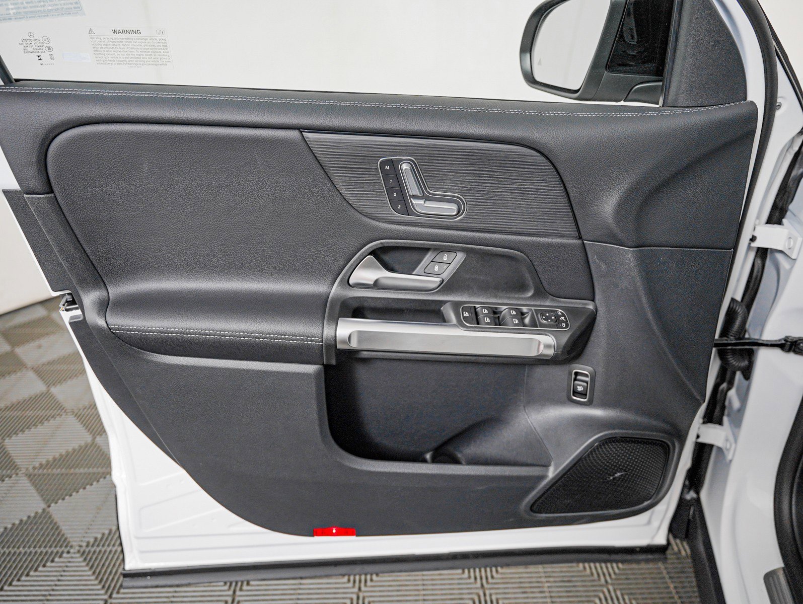 New 2026 Polar White Mercedes-Benz GLB 250 image 23
