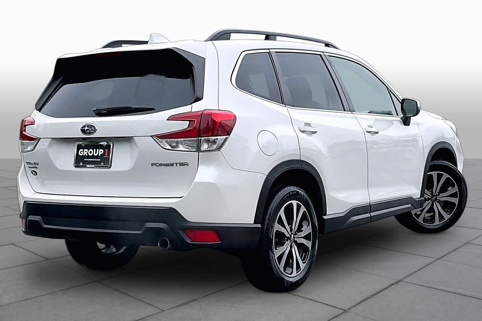 Used 2020 Crystal White Pearl Subaru Limited image 13