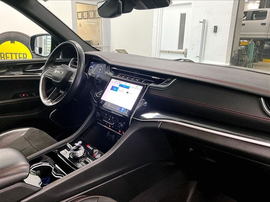 Used 2022 Diamond Black Crystal Pearlcoat Jeep Trailhawk image 14