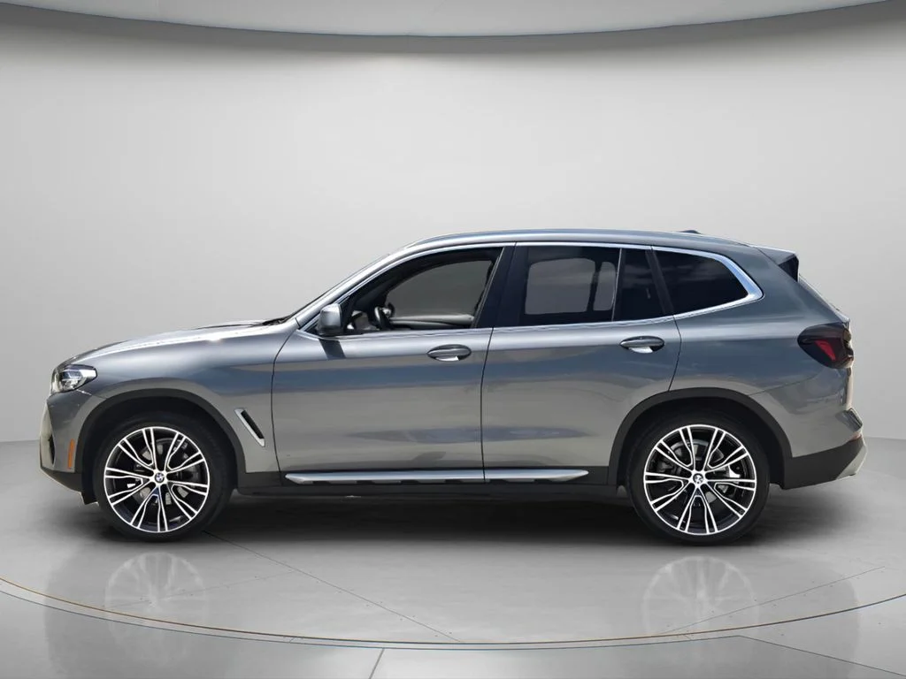 Used 2024 Gray BMW sDrive30i image 3