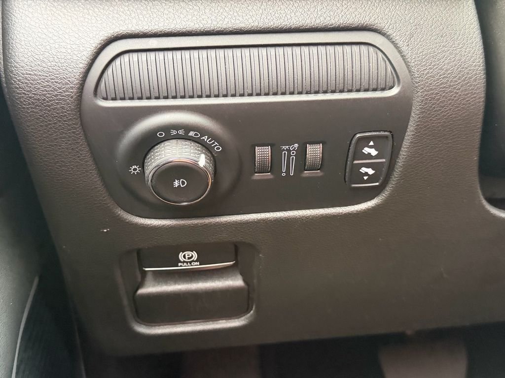 Used 2022 White Jeep Series II image 34