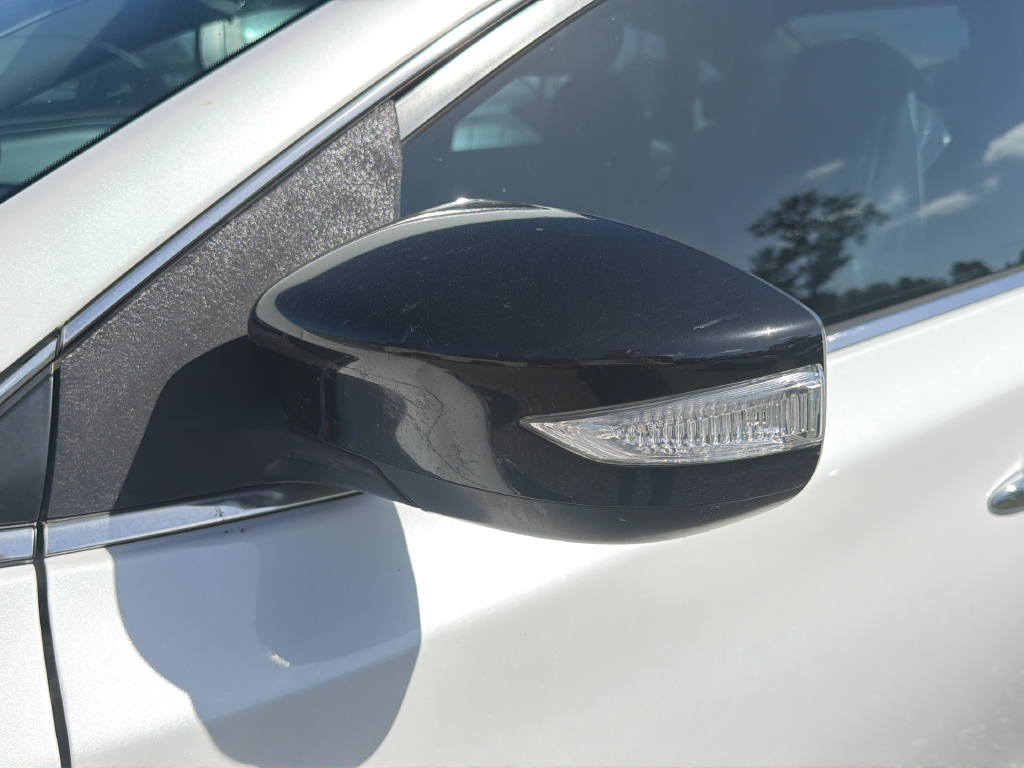 Used 2018 White Nissan SR image 24