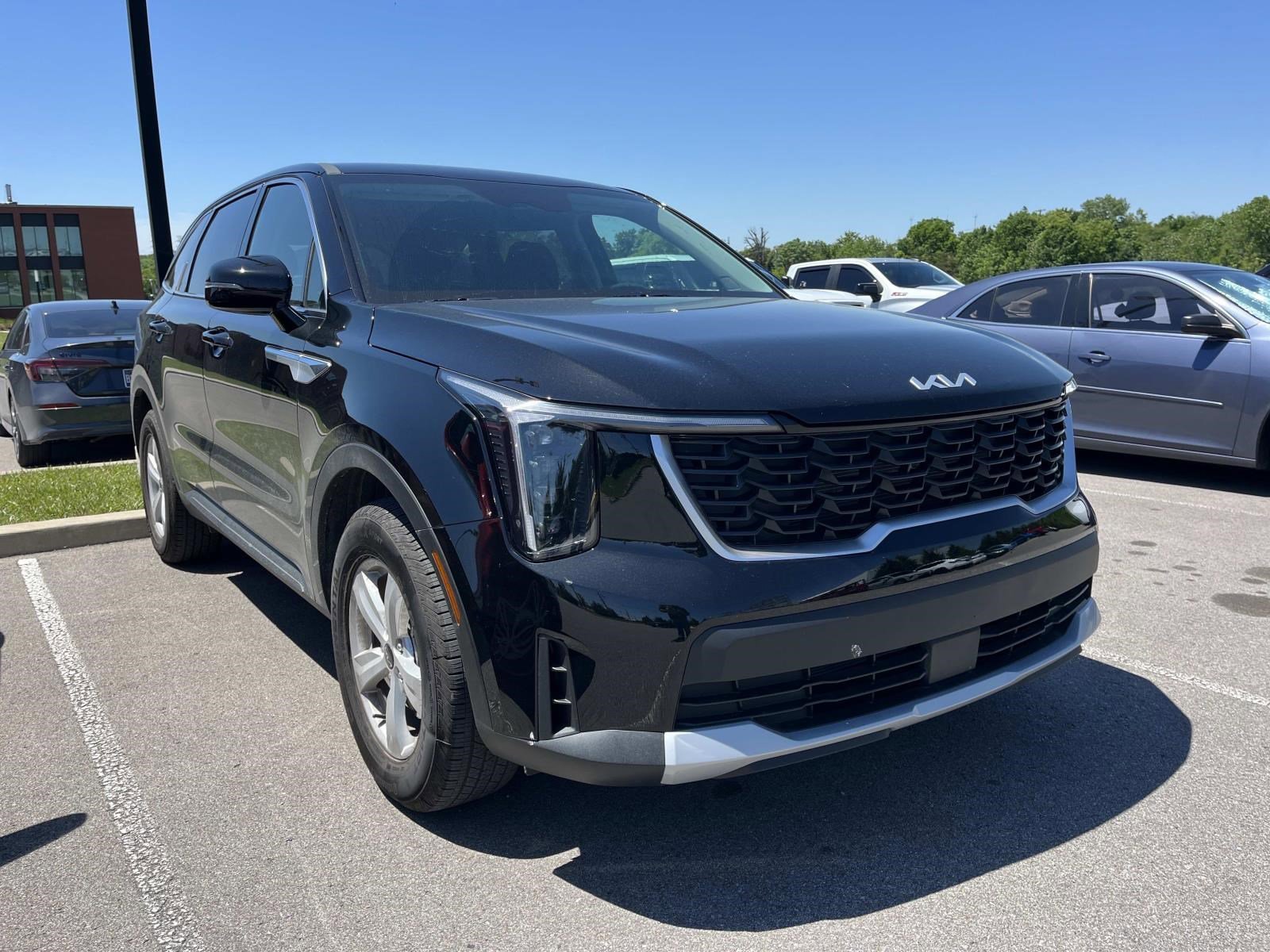 2026 Kia Sorento LX AT's photo