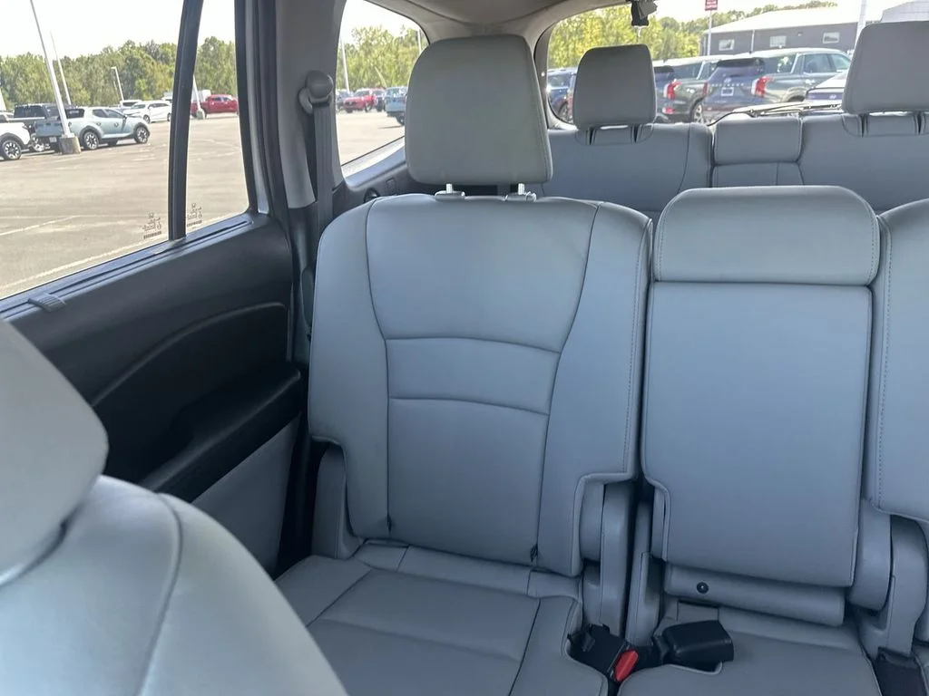 Used 2019  Honda EX-L image 12