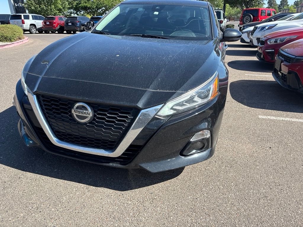 Used 2019 Black Nissan 2.5 SV image 2