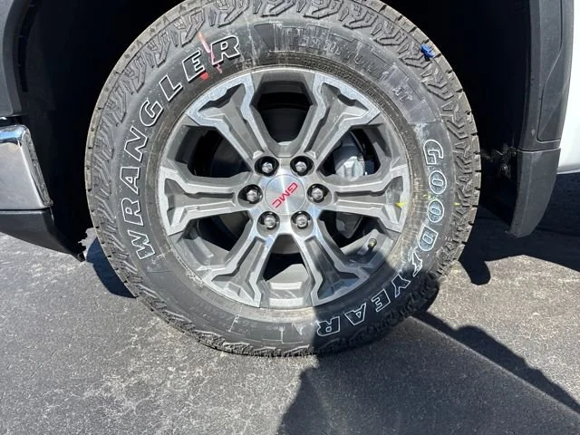 New 2026 Summit White GMC SLE image 30