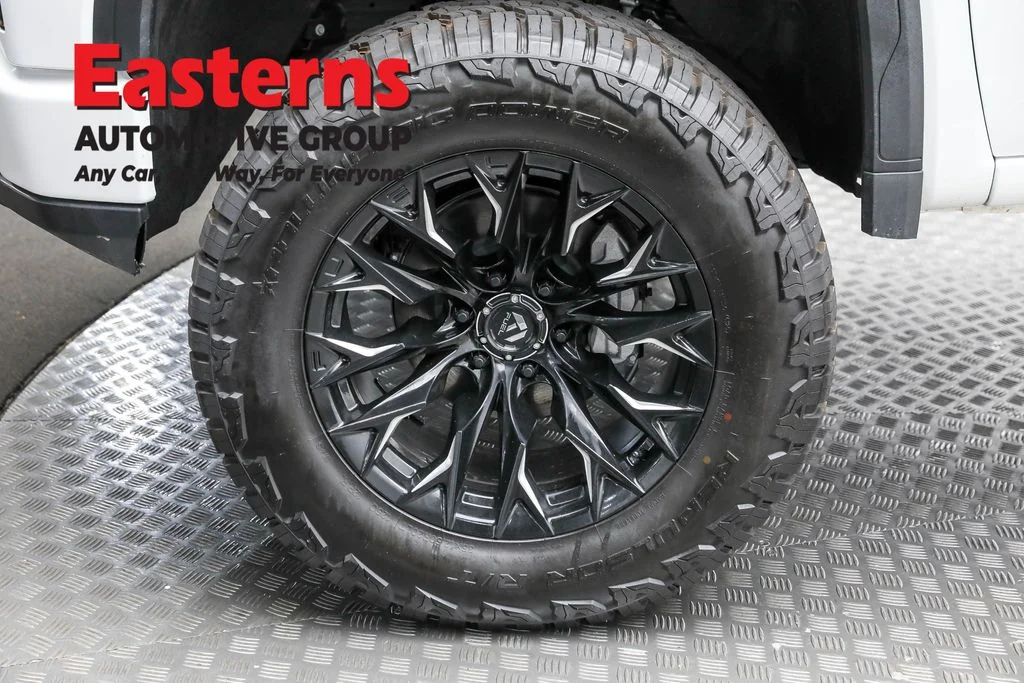Used 2025 White GMC Elevation image 30