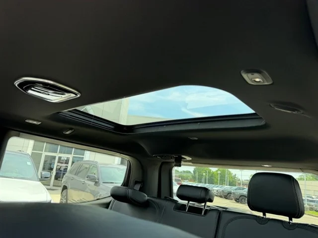 New 2026 Fathom Blue Pearl-Coat Exterior Paint (Late Availability) Jeep Summit Obsidian image 10
