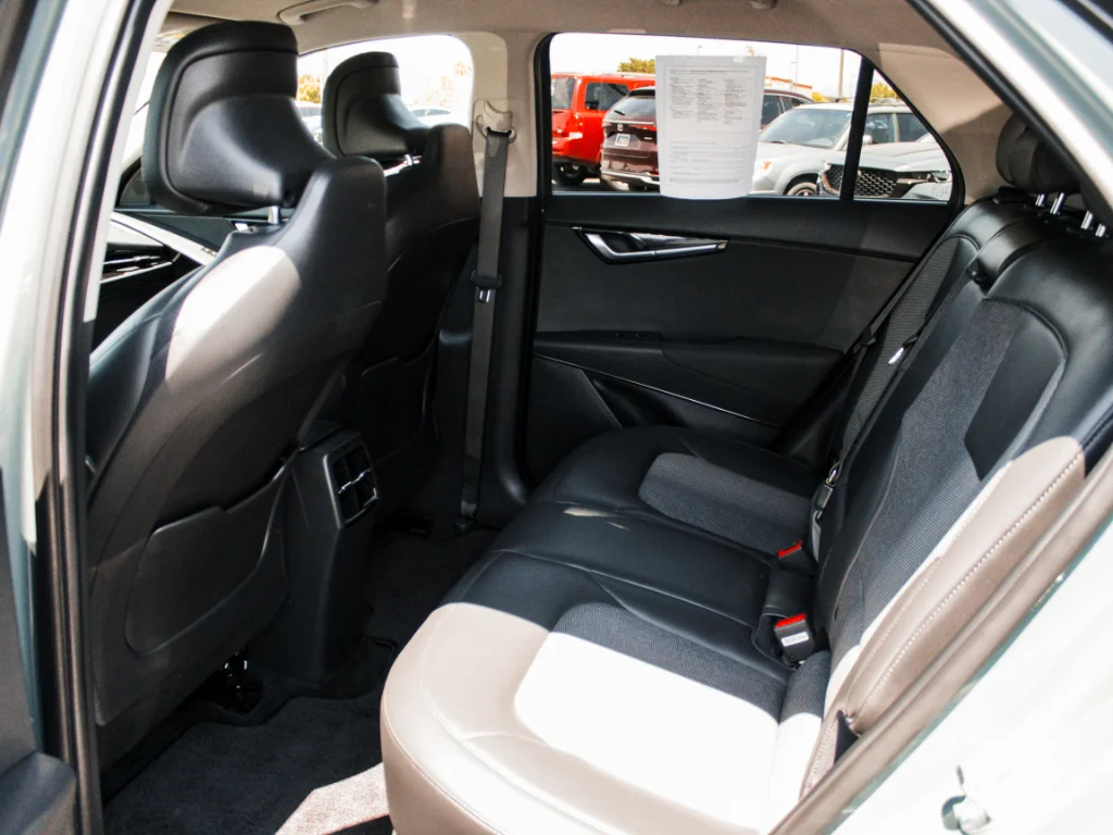 Used 2023 Cityscape Green Kia Wind image 22