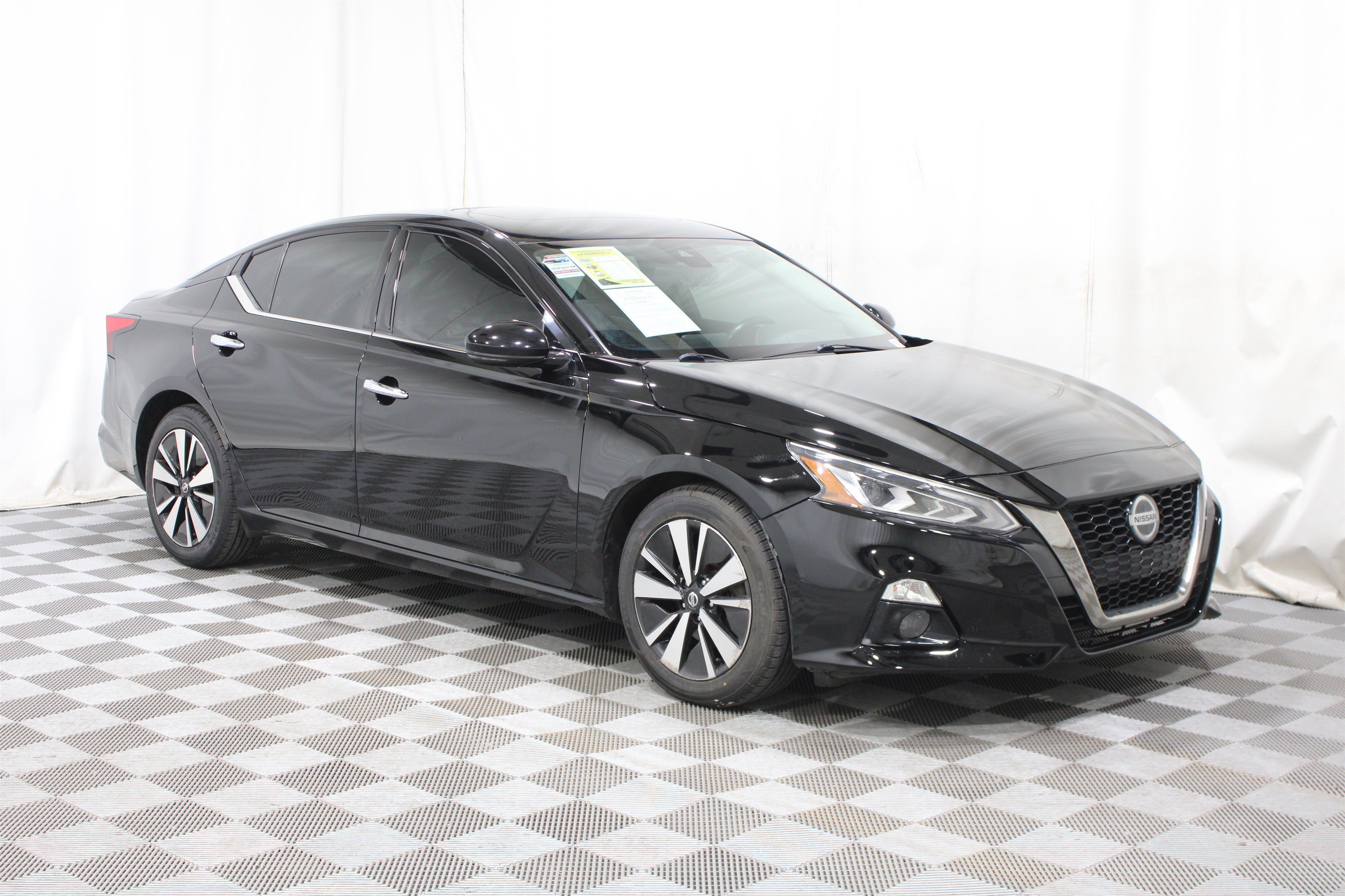 Used 2020 Super Black Nissan 2.5 SL image 1