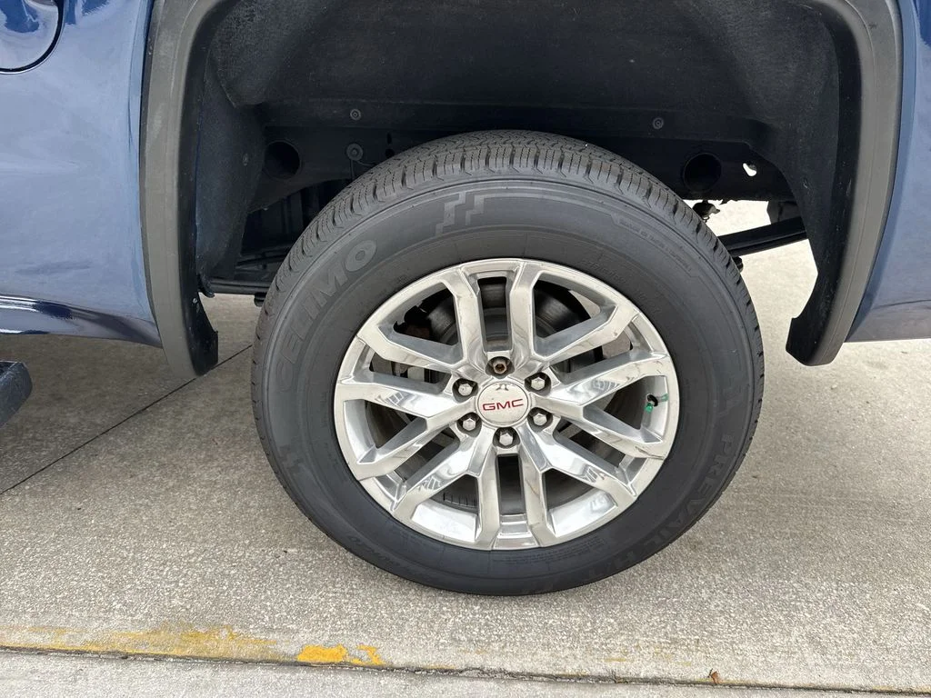 Used 2018 Blue Metallic GMC SLT image 57