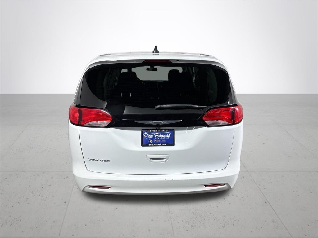 Used 2022 Bright White Clearcoat Chrysler LX image 7