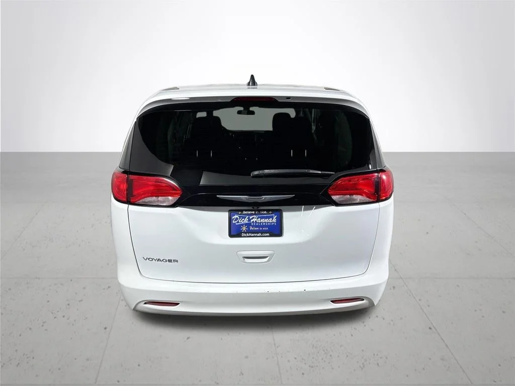 Used 2022 White Chrysler LX image 7