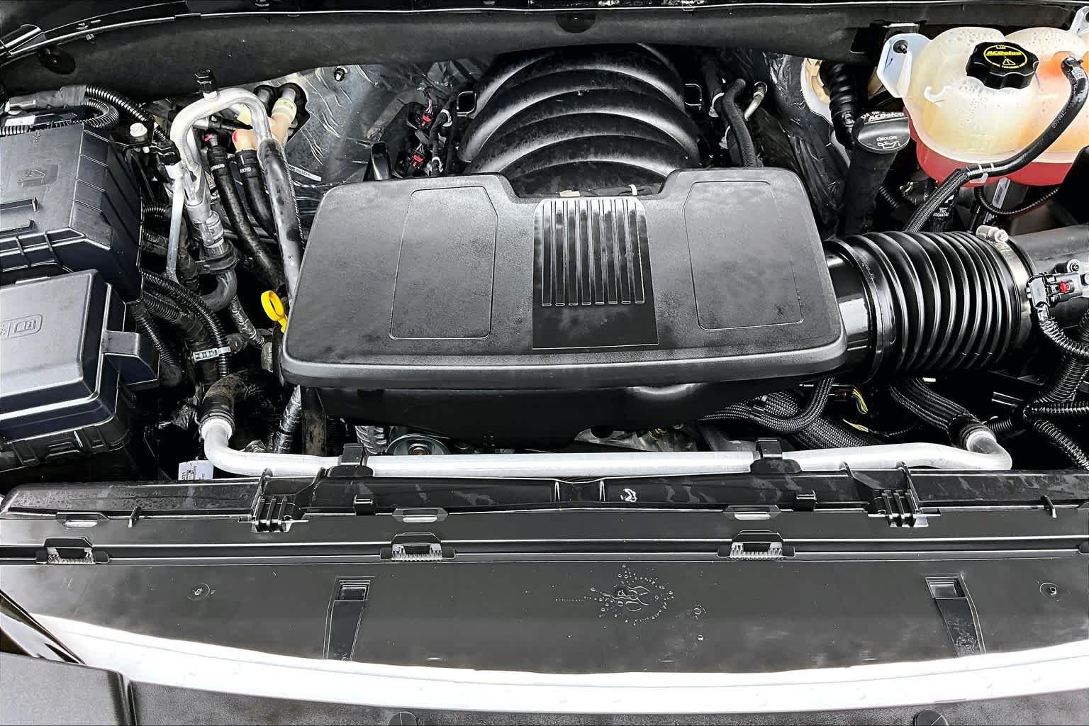 Used 2025 White Frost Tricoat GMC Denali image 32